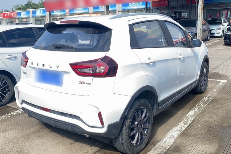 Used Geely Auto Vision X3 2021 PRO 1.5L CVT Deluxe Model Exterior 4