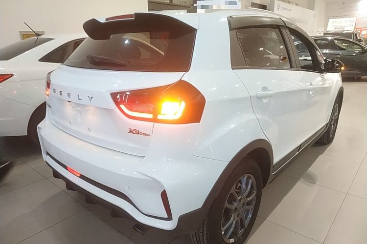 Used Geely Auto Vision X3 2021 PRO 1.5L CVT Deluxe Model Exterior 5