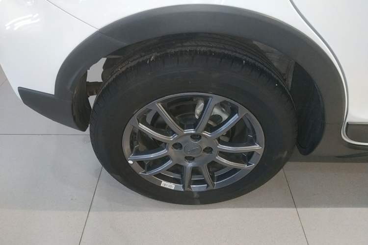 Used Geely Auto Vision X3 2021 PRO 1.5L CVT Deluxe Model Exterior 8