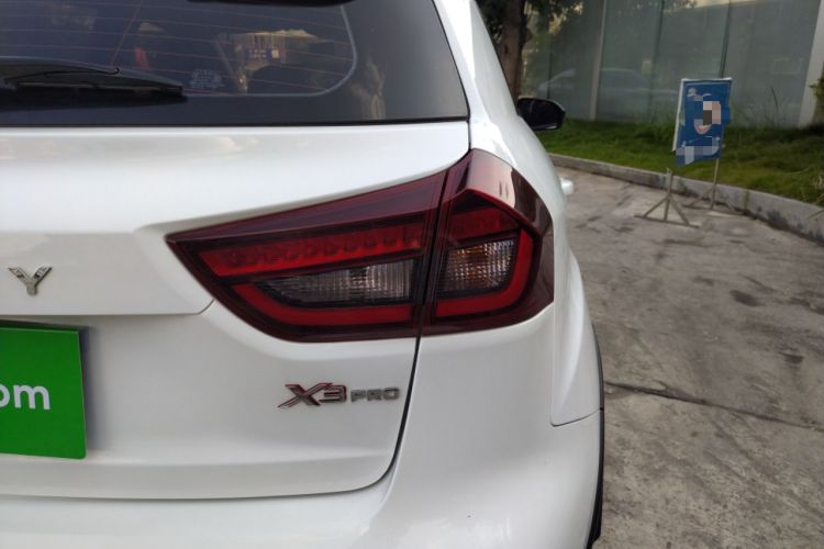 Used Geely Auto Vision X3 2021 PRO 1.5L CVT Deluxe Model Exterior 9