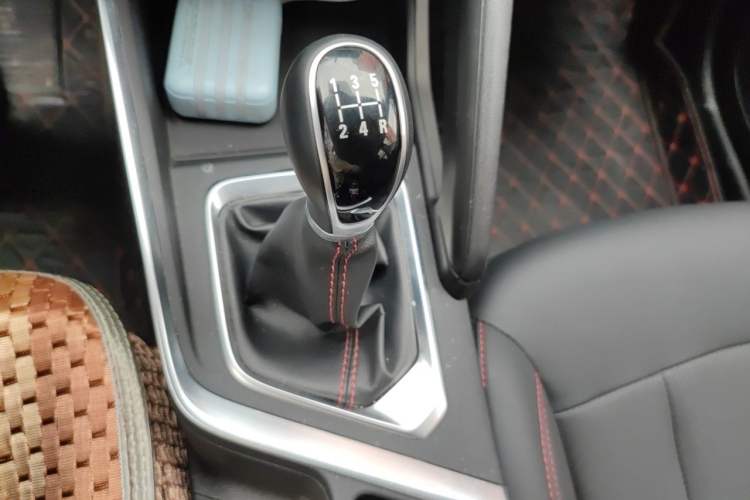 Used Geely Auto Vision X3 2021 PRO 1.5L Manual Elite Model Gear Lever
