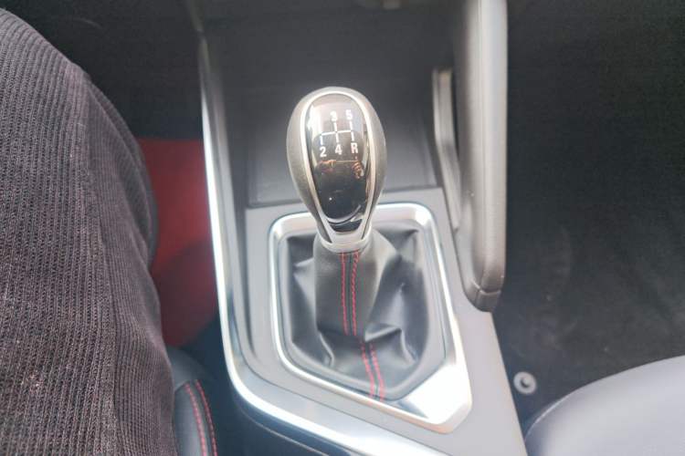 Used Geely Auto Vision X3 2021 PRO 1.5L Manual Elite Model Gear Lever