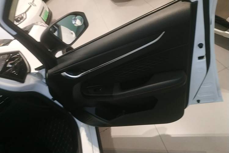 Used Geely Auto Vision X3 2021 PRO 1.5L CVT Deluxe Model Interior 5