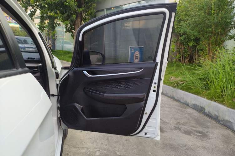 Used Geely Auto Vision X3 2021 PRO 1.5L CVT Deluxe Model Interior 6