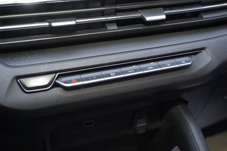 Used Geely Auto Vision X3 2021 PRO 1.5L CVT Deluxe Model Interior 6