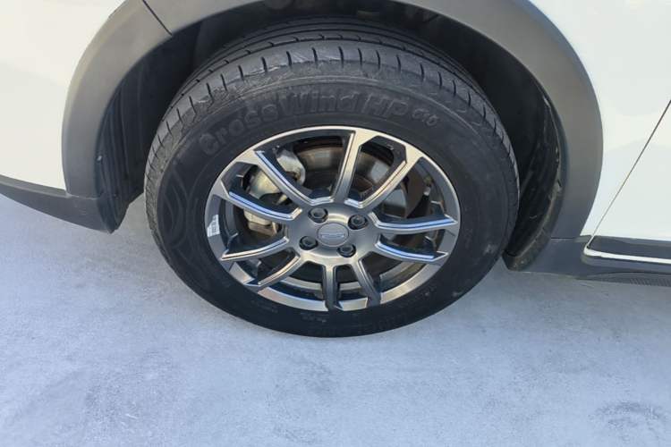Used Geely Auto Vision X3 2021 PRO 1.5L Manual Elite Model Left Front Wheel Hub