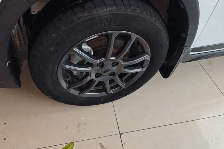 Used Geely Auto Vision X3 2021 PRO 1.5L Manual Elite Model Left Front Wheel Hub