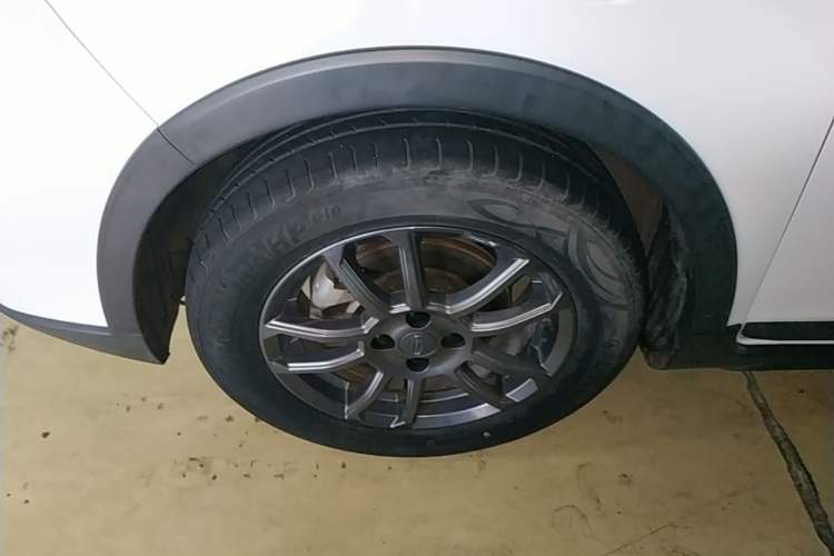 Used Geely Auto Vision X3 2021 PRO 1.5L CVT Deluxe Model Left Front Wheel Hub