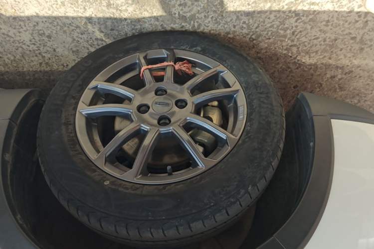 Used Geely Auto Vision X3 2021 PRO 1.5L Manual Elite Model Left Front Wheel Hub