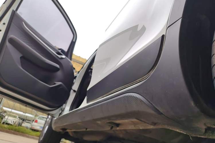 Used Geely Auto Vision X3 2021 PRO 1.5L CVT Deluxe Model Left Side Sill