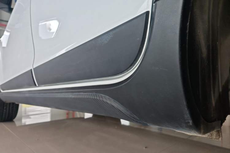 Used Geely Auto Vision X3 2021 PRO 1.5L Manual Elite Model Left Side Sill