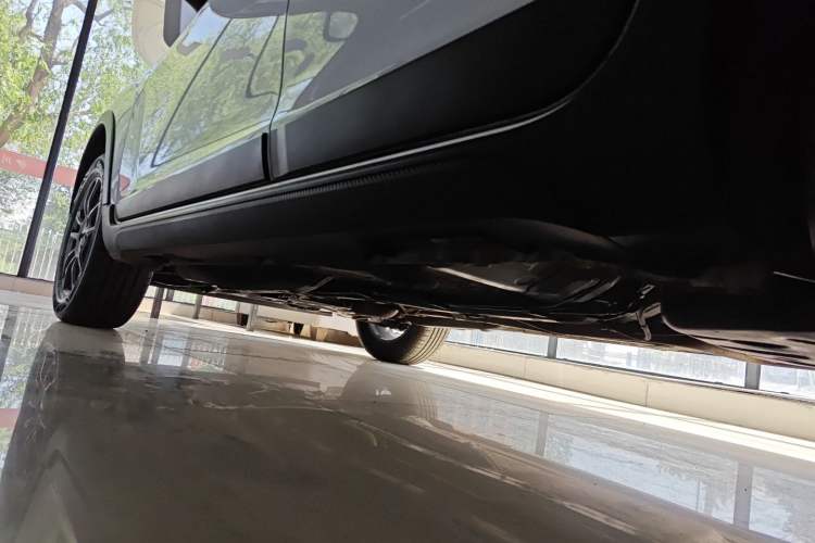 Used Geely Auto Vision X3 2021 PRO 1.5L Manual Elite Model Left Side Sill