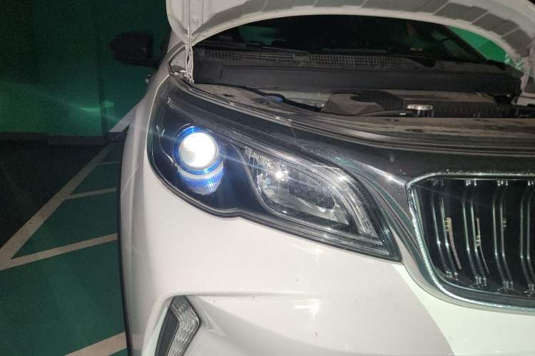 Used Geely Auto Vision X3 2021 PRO 1.5L CVT Deluxe Model Right Front Headlight