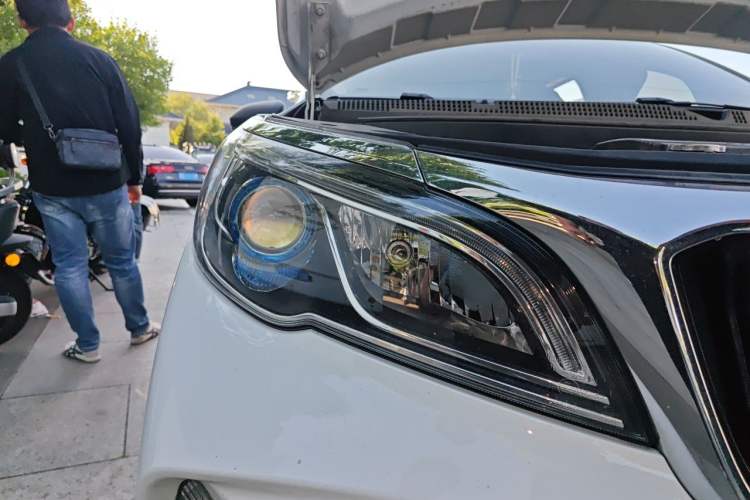 Used Geely Auto Vision X3 2021 PRO 1.5L Manual Elite Model Right Front Headlight