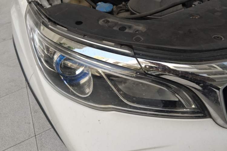 Used Geely Auto Vision X3 2021 PRO 1.5L Manual Elite Model Right Front Headlight