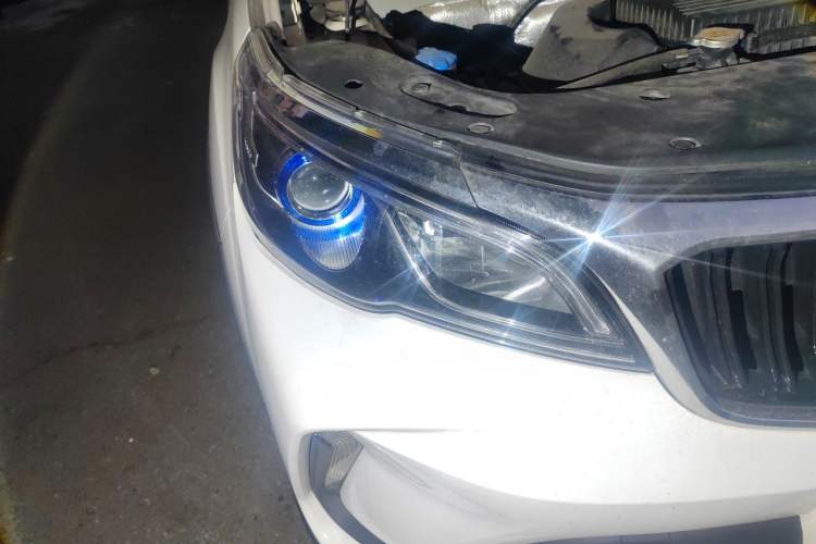 Used Geely Auto Vision X3 2021 PRO 1.5L Manual Elite Model Right Front Headlight
