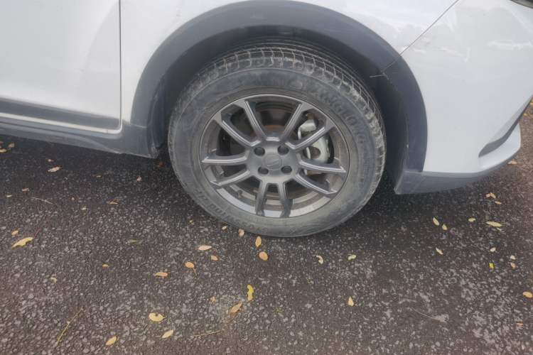 Used Geely Auto Vision X3 2021 PRO 1.5L Manual Elite Model Right Front Wheel Hub