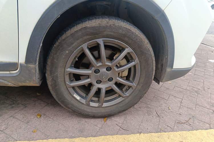 Used Geely Auto Vision X3 2021 PRO 1.5L Manual Elite Model Right Front Wheel Hub