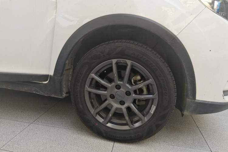 Used Geely Auto Vision X3 2021 PRO 1.5L Manual Elite Model Right Front Wheel Hub