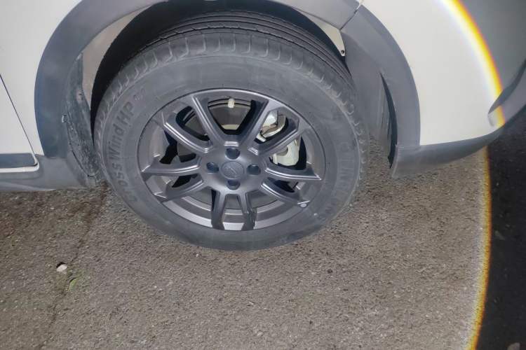 Used Geely Auto Vision X3 2021 PRO 1.5L Manual Elite Model Right Front Wheel Hub