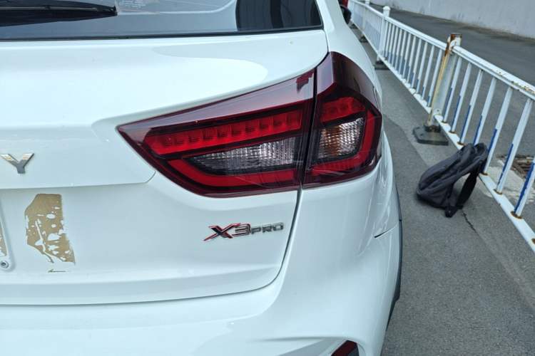 Used Geely Auto Vision X3 2021 PRO 1.5L CVT Deluxe Model Right Rear Taillight