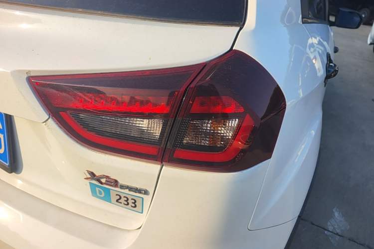 Used Geely Auto Vision X3 2021 PRO 1.5L CVT Deluxe Model Right Rear Taillight