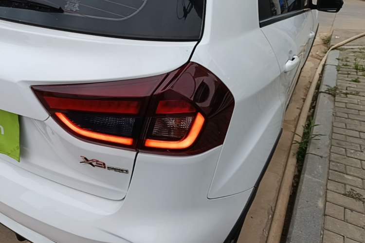 Used Geely Auto Vision X3 2021 PRO 1.5L CVT Deluxe Model Right Rear Taillight