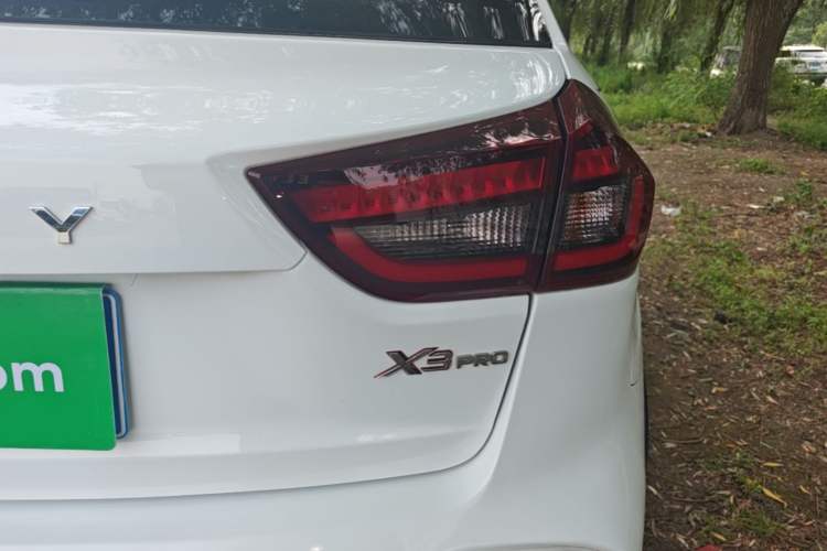 Used Geely Auto Vision X3 2021 PRO 1.5L CVT Deluxe Model Right Rear Taillight