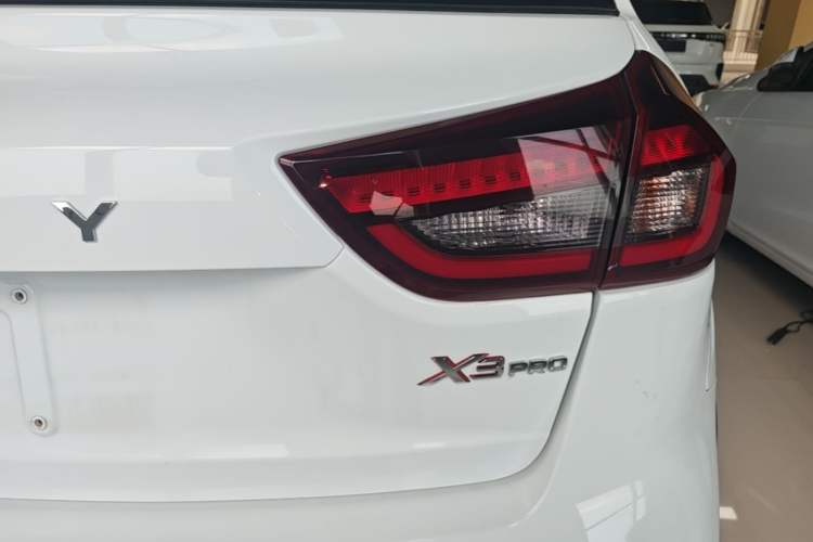 Used Geely Auto Vision X3 2021 PRO 1.5L CVT Deluxe Model Right Rear Taillight