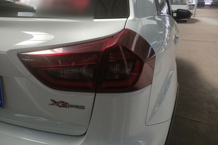 Used Geely Auto Vision X3 2021 PRO 1.5L CVT Deluxe Model Right Rear Taillight