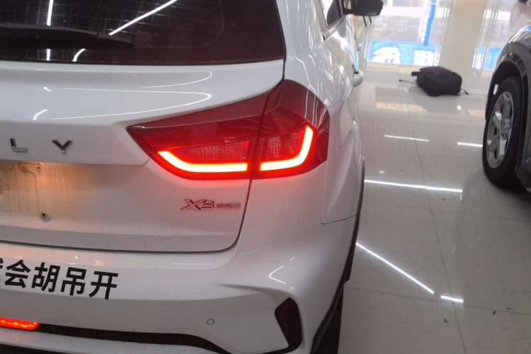 Used Geely Auto Vision X3 2021 PRO 1.5L CVT Deluxe Model Right Rear Taillight