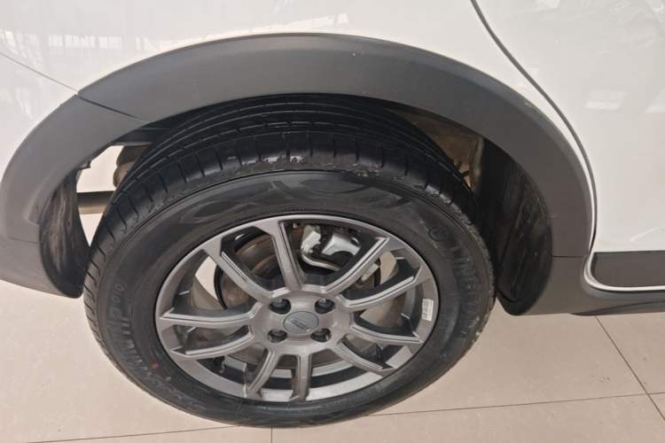 Used Geely Auto Vision X3 2021 PRO 1.5L Manual Elite Model Right Rear Wheel Hub