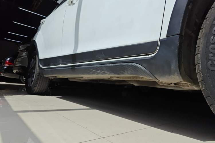 Used Geely Auto Vision X3 2021 PRO 1.5L Manual Elite Model Right Side Sill