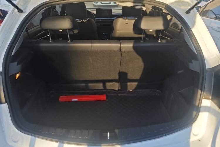 Used Geely Auto Vision X3 2021 PRO 1.5L CVT Deluxe Model Trunk