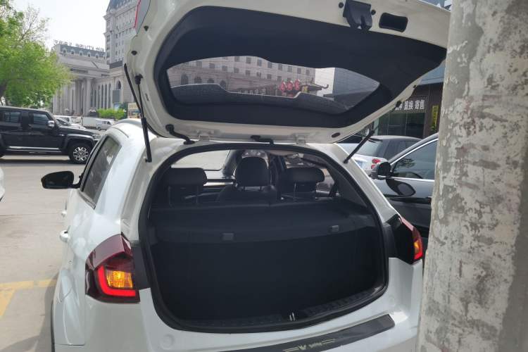 Used Geely Auto Vision X3 2021 PRO 1.5L CVT Deluxe Model Trunk