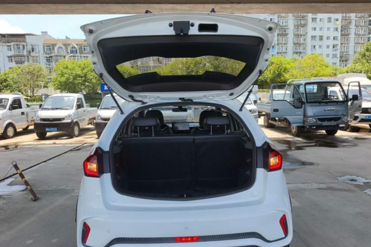Used Geely Auto Vision X3 2021 PRO 1.5L CVT Deluxe Model Trunk