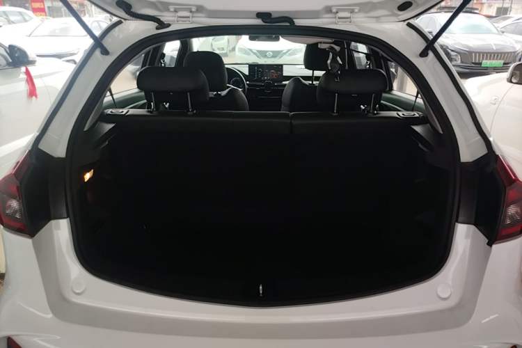 Used Geely Auto Vision X3 2021 PRO 1.5L CVT Deluxe Model Trunk