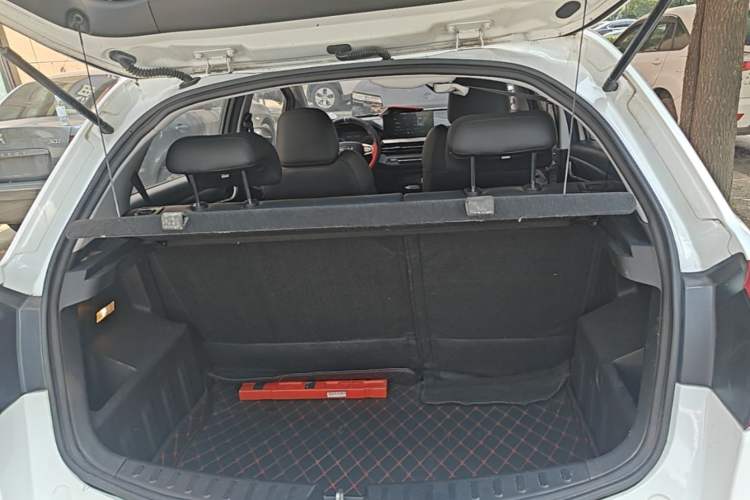 Used Geely Auto Vision X3 2021 PRO 1.5L CVT Deluxe Model Trunk