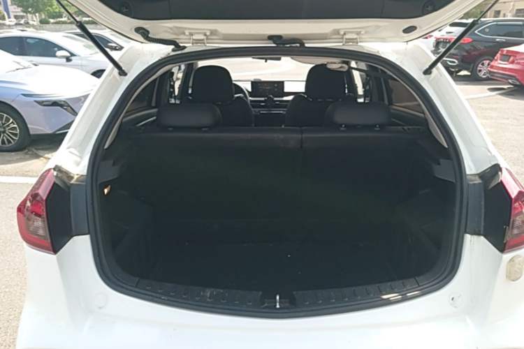 Used Geely Auto Vision X3 2021 PRO 1.5L CVT Deluxe Model Trunk