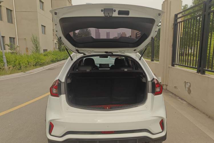 Used Geely Auto Vision X3 2021 PRO 1.5L CVT Deluxe Model Trunk