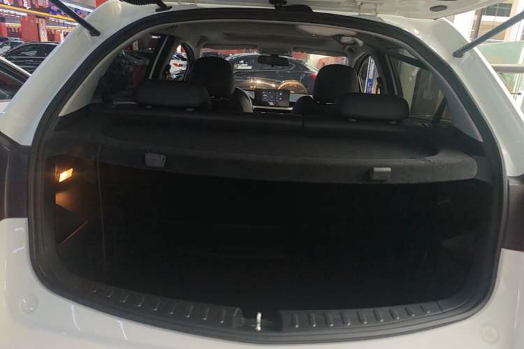 Used Geely Auto Vision X3 2021 PRO 1.5L CVT Deluxe Model Trunk