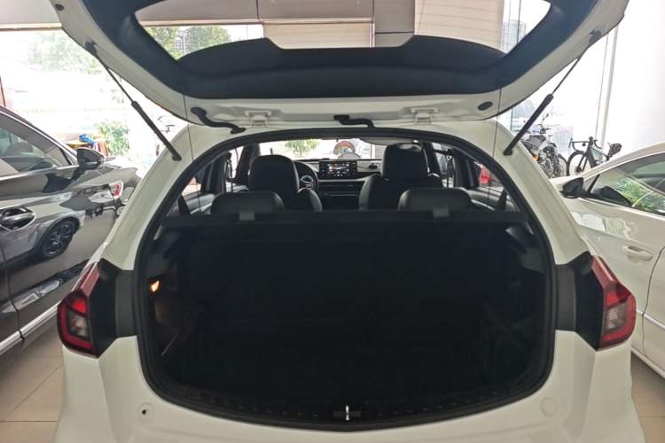 Used Geely Auto Vision X3 2021 PRO 1.5L CVT Deluxe Model Trunk