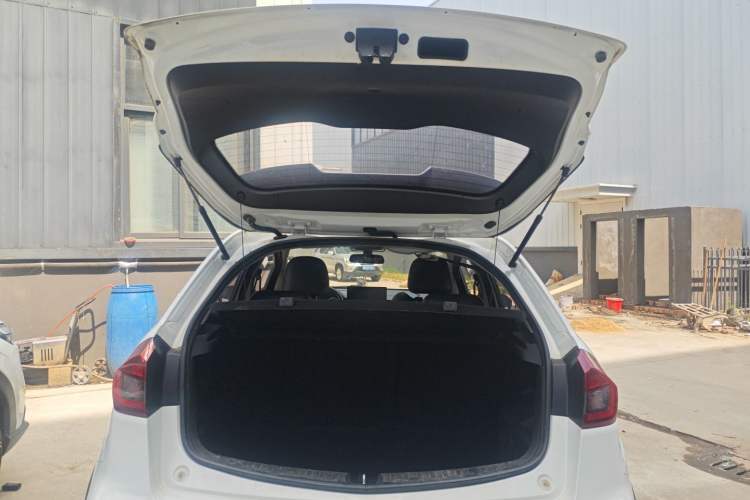 Used Geely Auto Vision X3 2021 PRO 1.5L CVT Deluxe Model Trunk