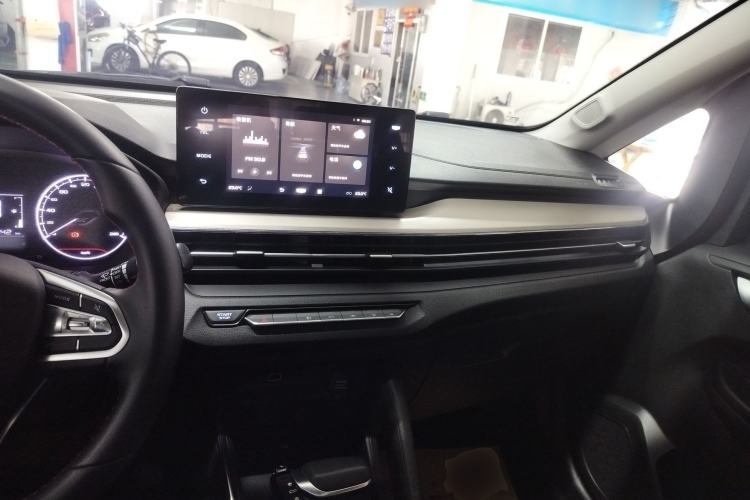 Used Geely Auto Vision X3 2021 PRO 1.5L CVT Deluxe Model Center Console