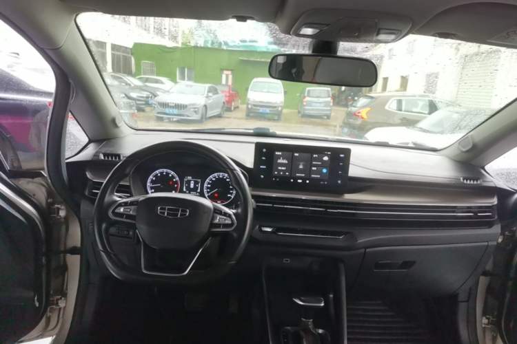 Used Geely Auto Vision X3 2021 PRO 1.5L CVT Deluxe Model Center Console