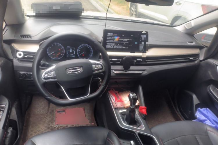 Used Geely Auto Vision X3 2021 PRO 1.5L Manual Elite Model Center Console