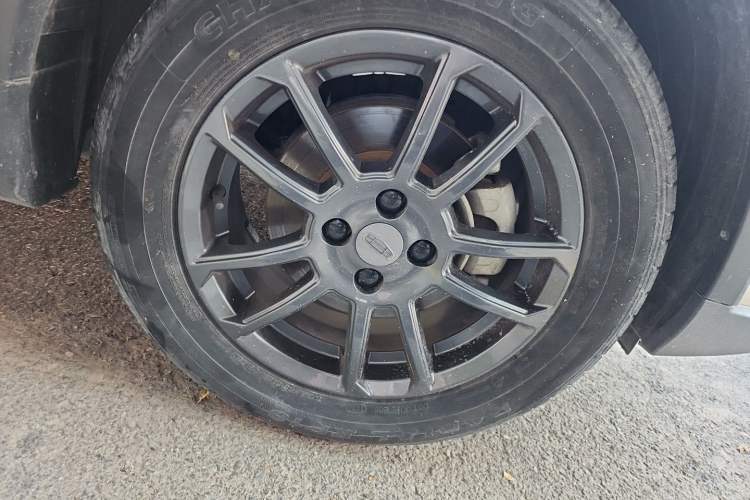 Used Geely Auto Vision X3 2021 PRO 1.5L Manual Elite Model Right Front Wheel Hub