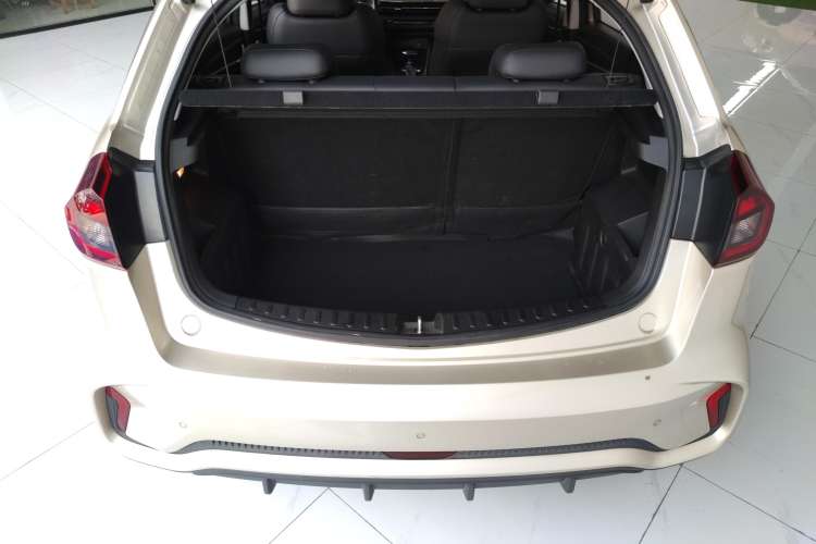 Used Geely Auto Vision X3 2021 PRO 1.5L CVT Deluxe Model Trunk