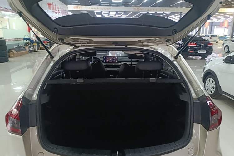 Used Geely Auto Vision X3 2021 PRO 1.5L Manual Elite Model Trunk