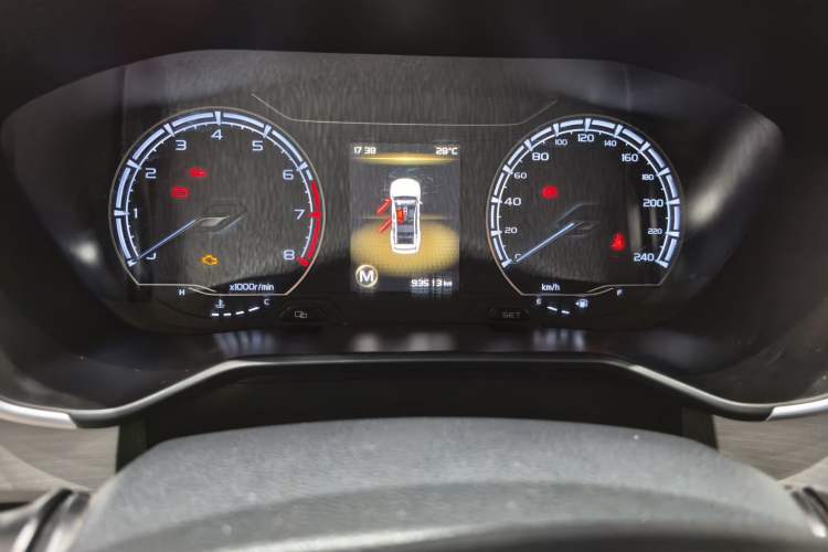 Used Geely Auto Vision X6 2020 1.4T Manual Luxury Model Odometer Close Up